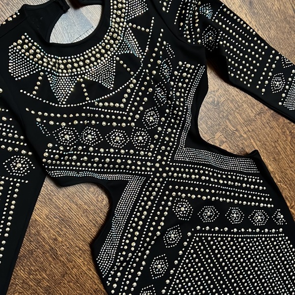 Beyond gorgeous crystal embellished evening dress! - Picture 4 of 7